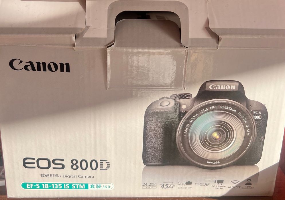 Canon EOS 800D + Canon EF-S 18/55mm f/ 3,5 5,6 STM