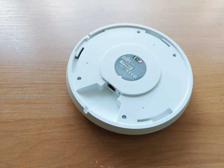 Punkt dostępowy Ubiquiti UniFi AP LR (SWX-UAP) POE(5)