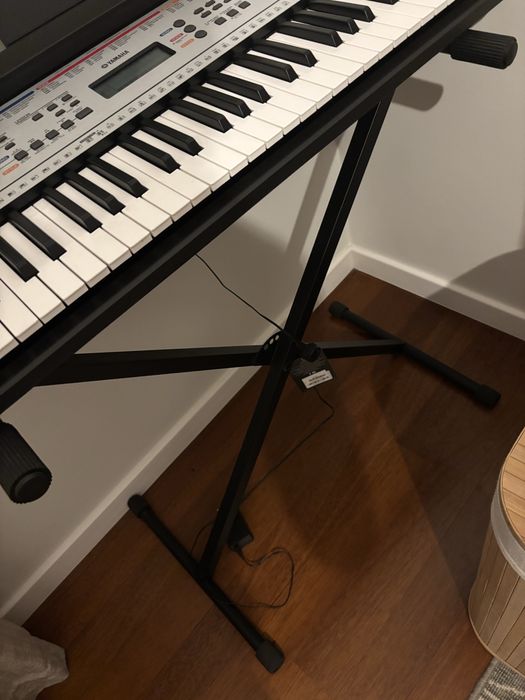 teclado Yamaha PSR-E273