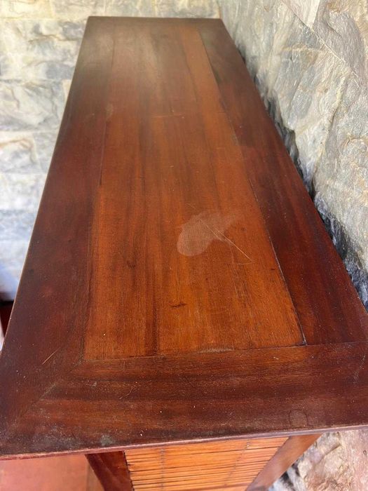 Sapateira em madeira maciça com portas basculantes – estilo rústico