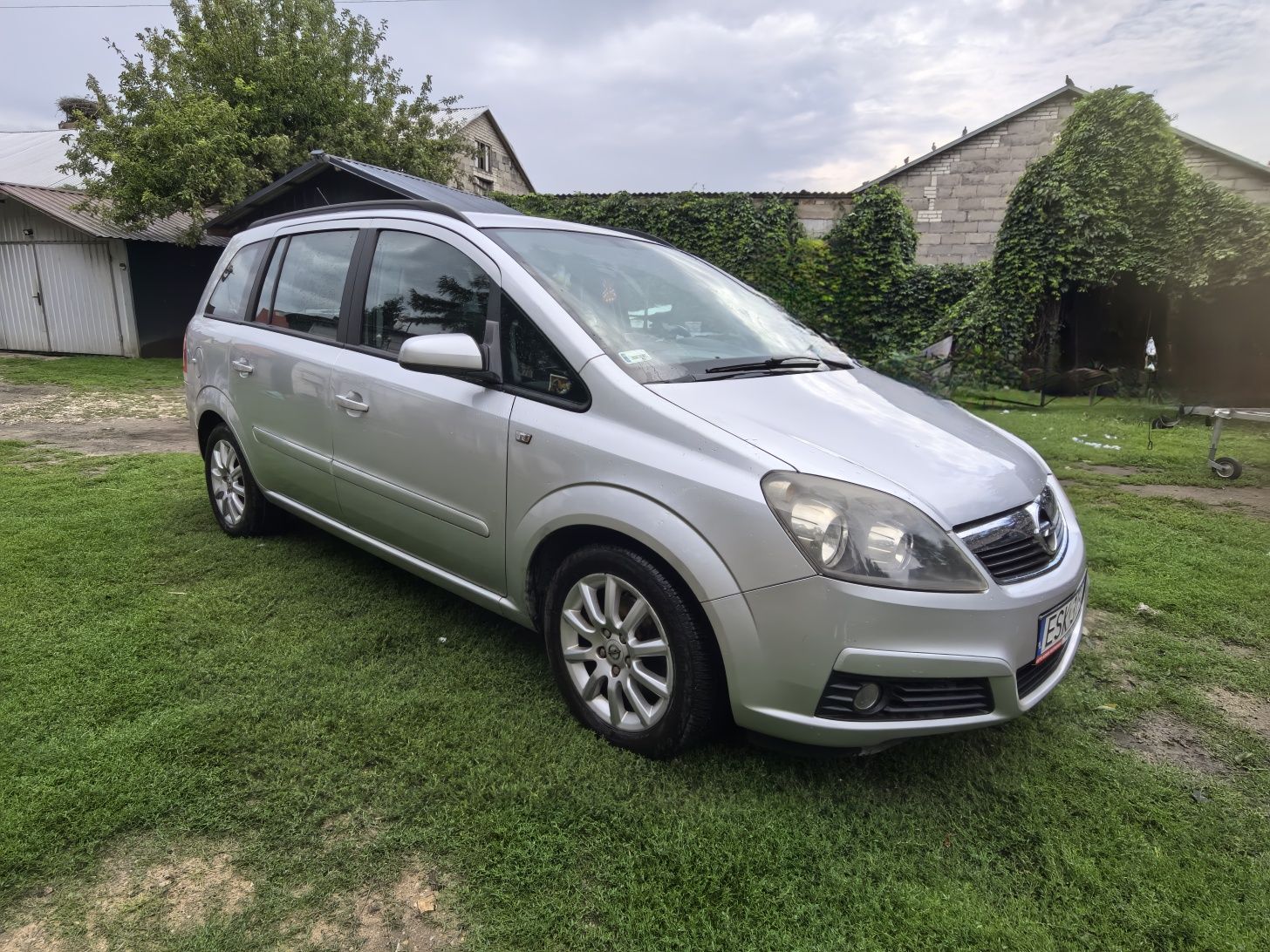 Opel Zafira B srebrny