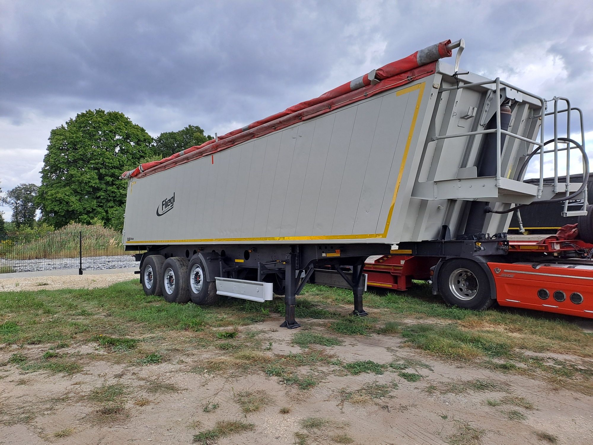 Naczepa wywrotka Fliegl 40m3 Saf Intrax Tarcza