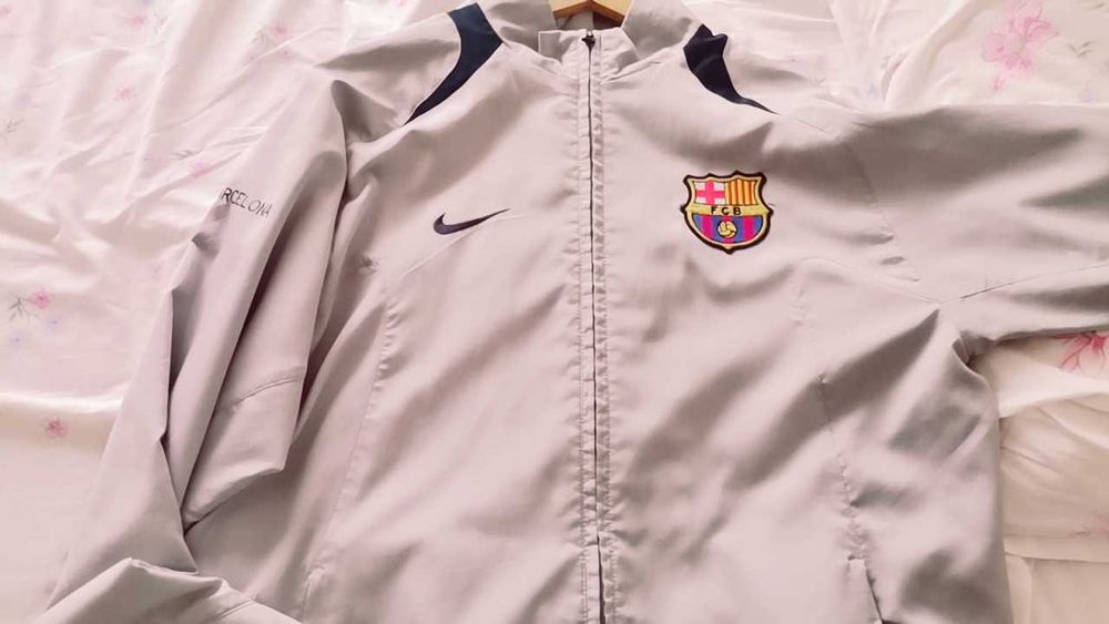Casacos do Chelsea e do Barça, braçadeira  de Portugal 12/15 anos