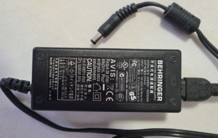 Behringer EPA40 zasilacz 18V DC 3A