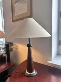 Lampy stołowe na drewnianej nodze