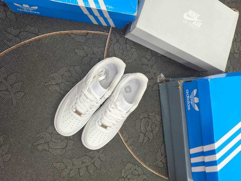 Damskie białe trampki Nike, rozmiar 41