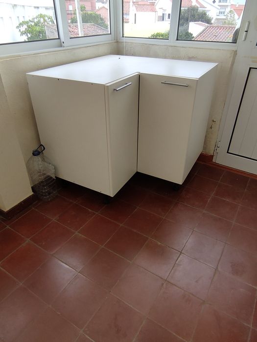 Fririgorífico, móvel e Espremedores.