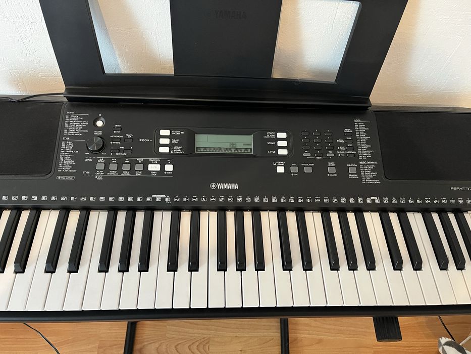 Синтезатор Yamaha PSR-E373