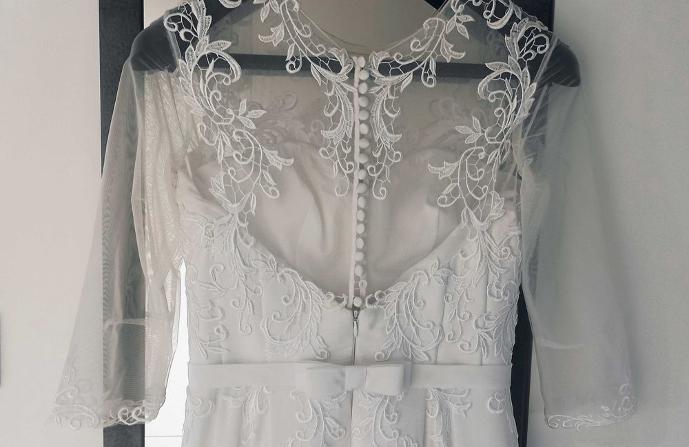 Suknia ślubna delikatna skromna haft gipiura rękaw wyszczuplająca 38