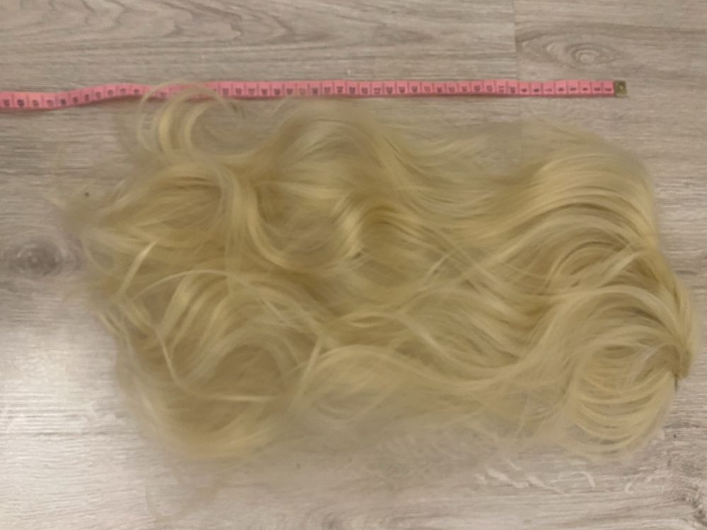 Kucyk doczepiany w kolorze złoty blond .