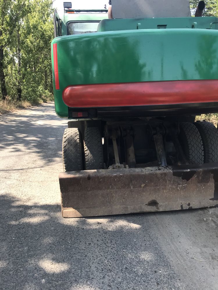 Продам полноповоротный экскаватор komatsu 170