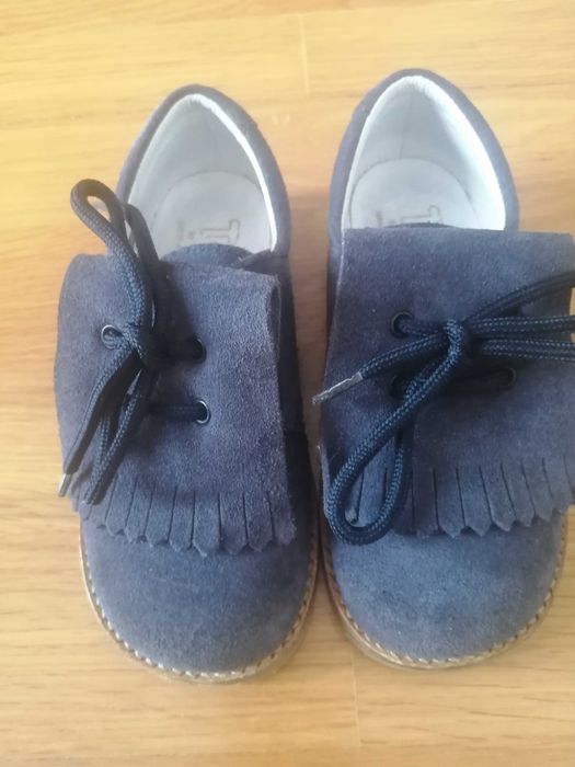 Sapatos de criança novos n 27