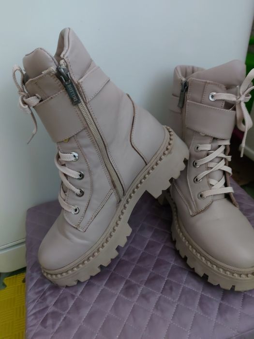 Продам жіночі шкуряні чоботи