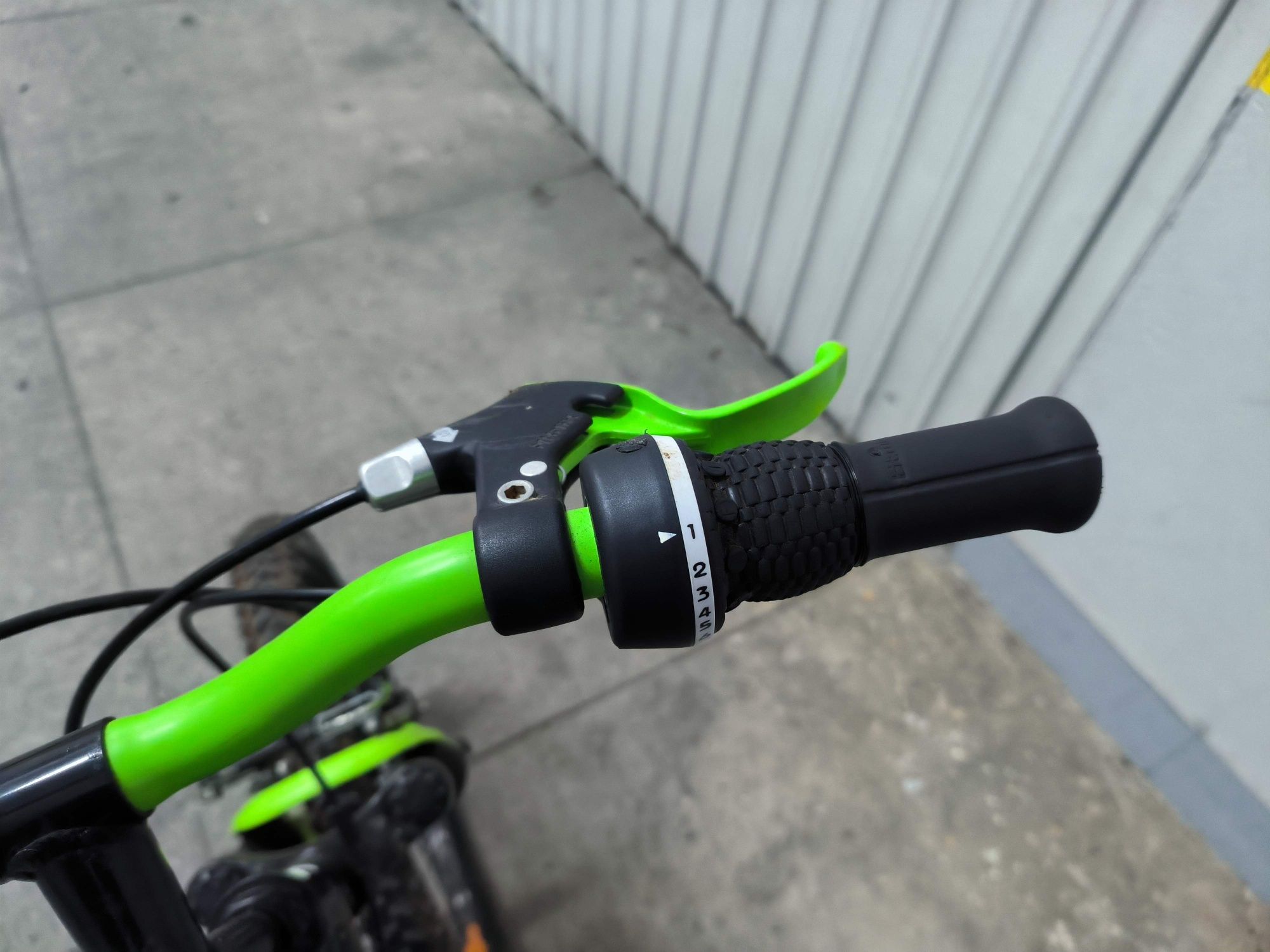 Bicicleta TT Roda 20 com suspensão