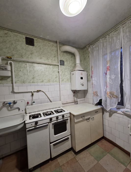 Продам 2 кімн квартиру в районі 13 школи