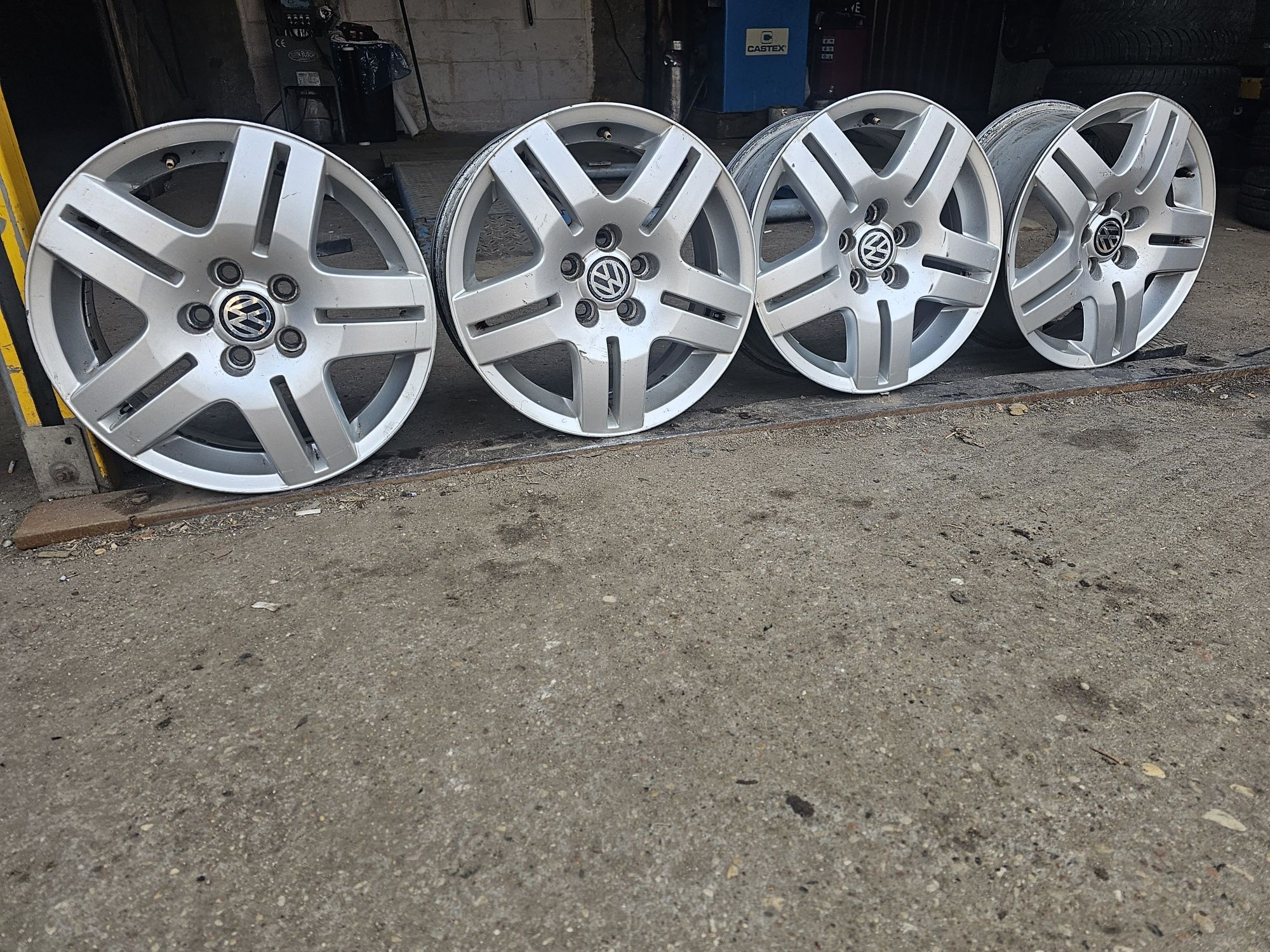 Felgi Aluminiowe Volkswagen Golf IV R15 5x100 ET38-6J