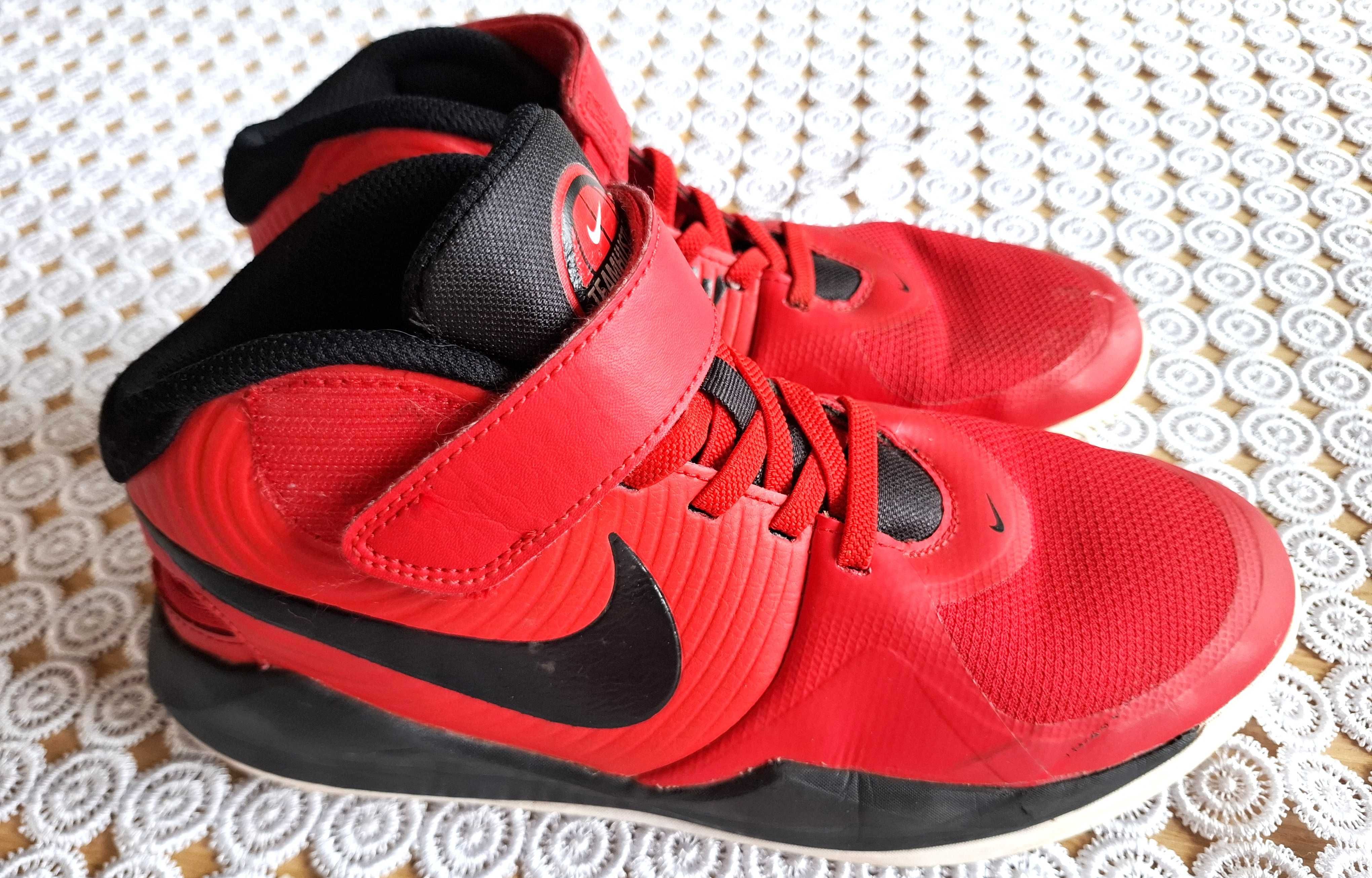 NIKE TEAMHUSTLE niewiele używane, sportowe buty r.38.5