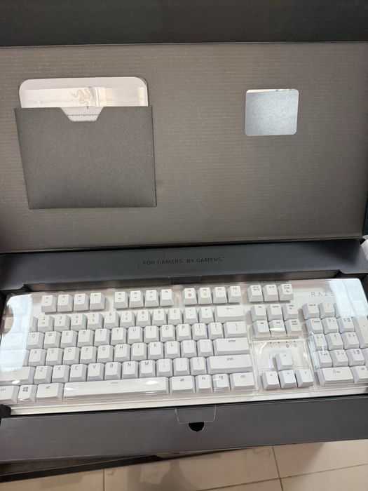 Razer Huntsman Mercury Teclado Mecânico Gaming RGB - Inglês USA
