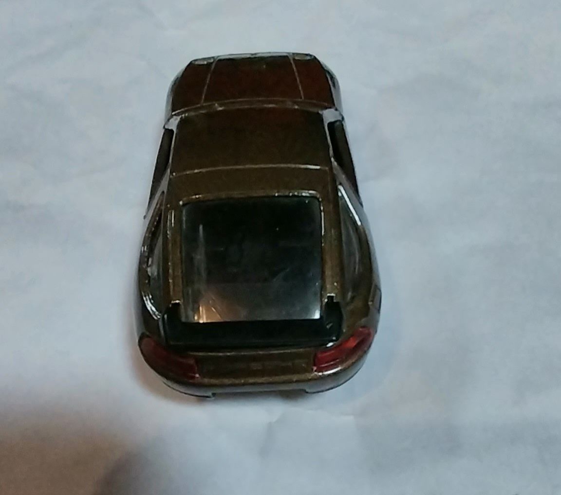 Miniatura da Solido Porsche 928 em escala 1/43