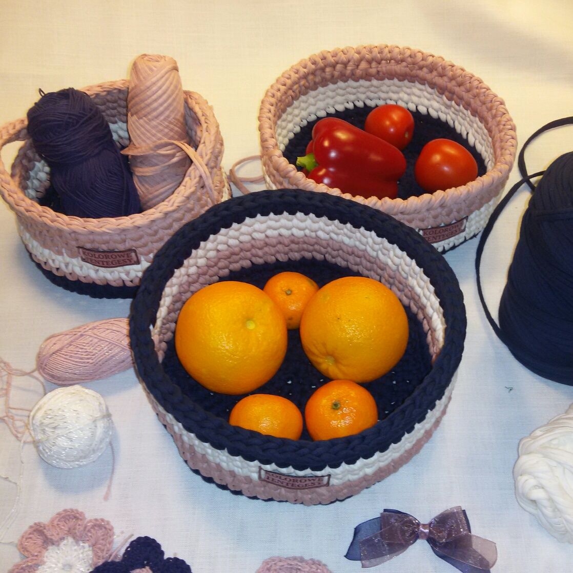 Koszyczek robiony na szydełku z bawełnianej przędzy Spagetti. Handmade