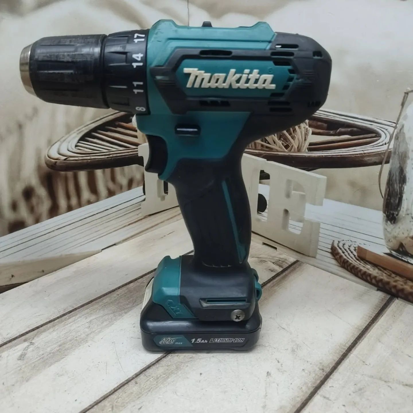 Шуруповерт аккумуляторный Bosch gsr 12v-30  Makita df333dz
