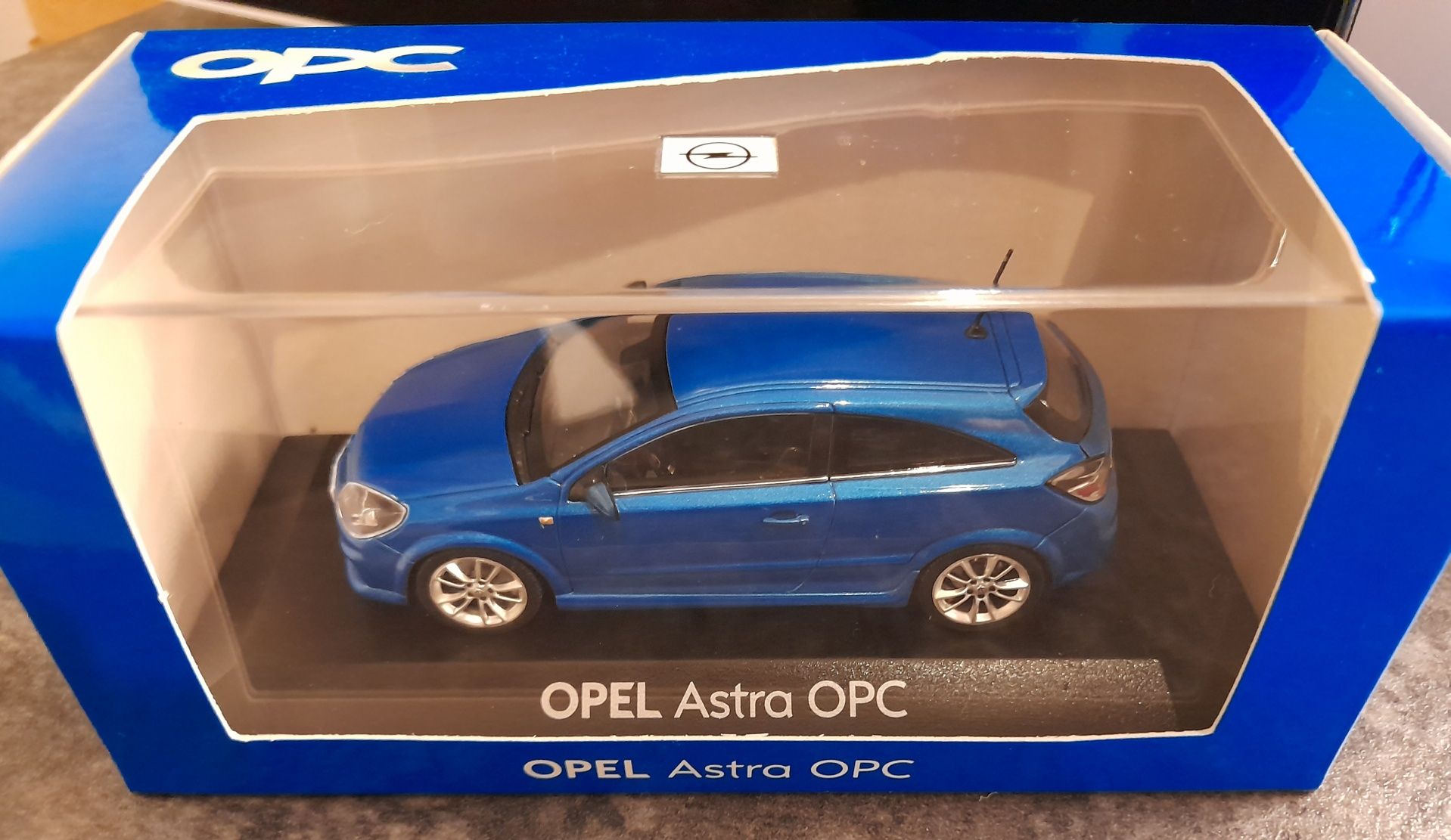 Modelik Opel Astra OPC 1:43 nowy Nowa