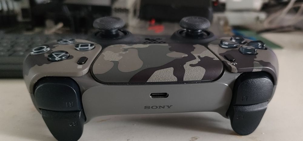 Pad PS5 w wersji moro
