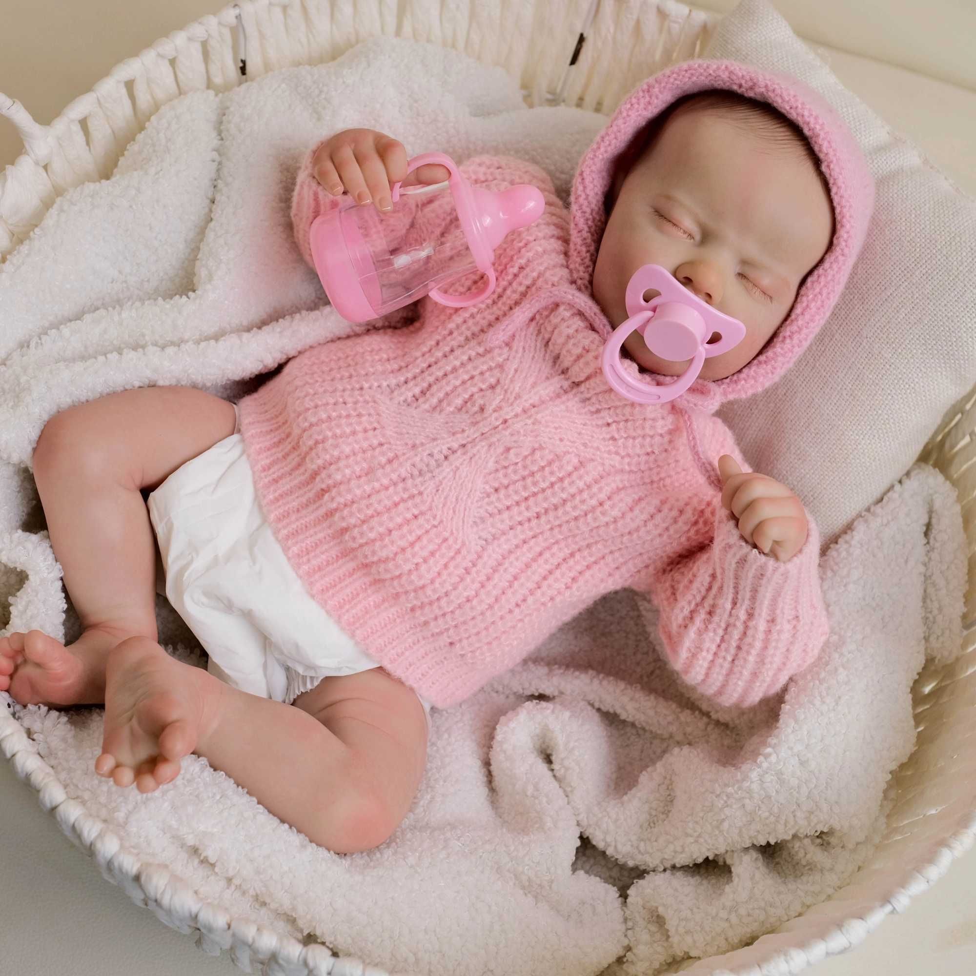 LALKA typu reborn z zamkniętymi oczkami