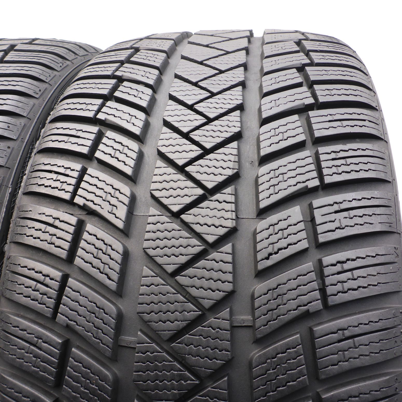 245/40/18 Vredestein 245/40R18 97W XL Wintrac Pro Zima 2022 7-8mm