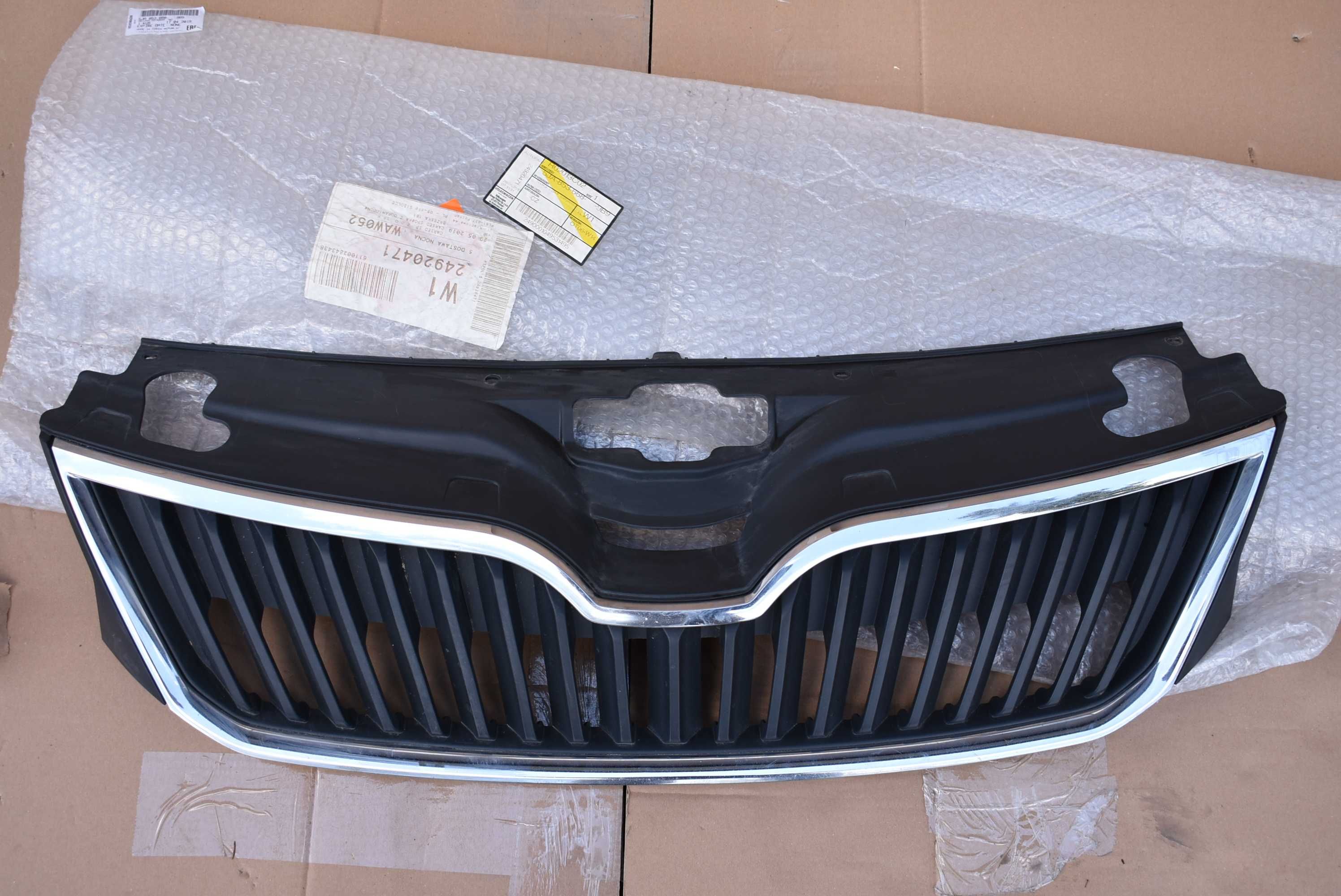 Skoda Rapid 12-19 atrapa grill oryginał przód 5JA853668