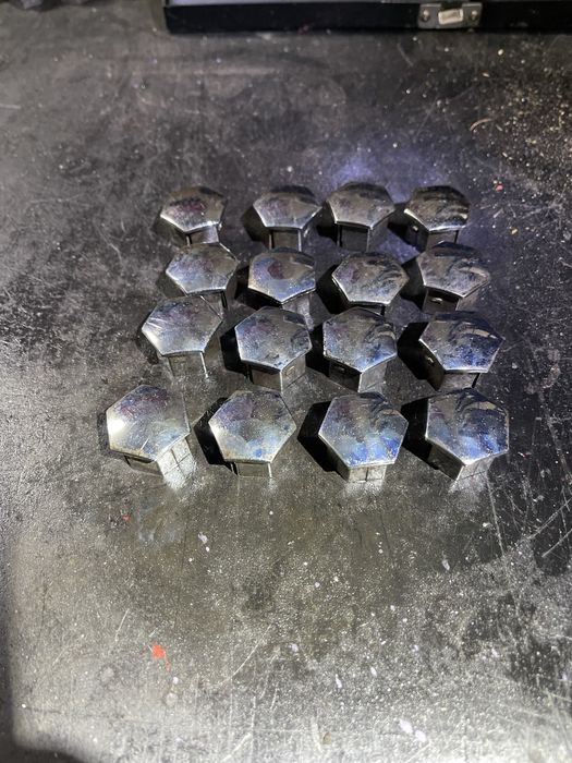 Болт колеса Пежо 3008 5008 Болт на титани Пежо 3008 5008