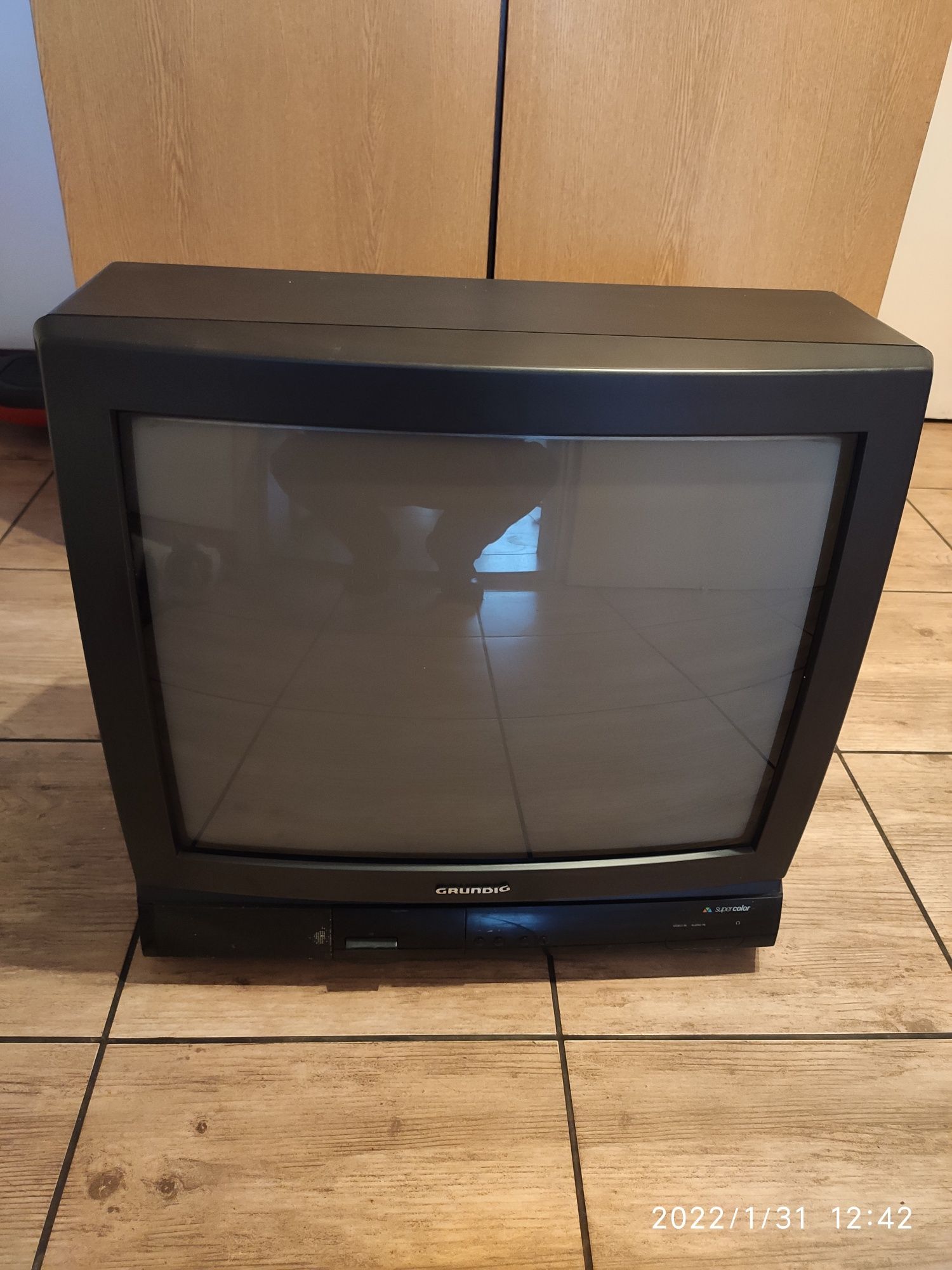 Telewizor Grundig z 1987 dla kolekcjonerów rzeczy z PRL