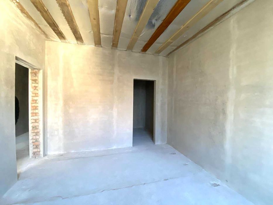 Котедж з міськими комунікаціями та гаражем в районі Райського саду