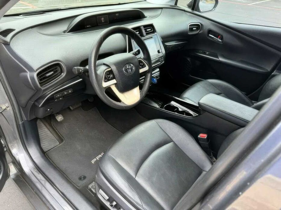 Toyota Prius      2017