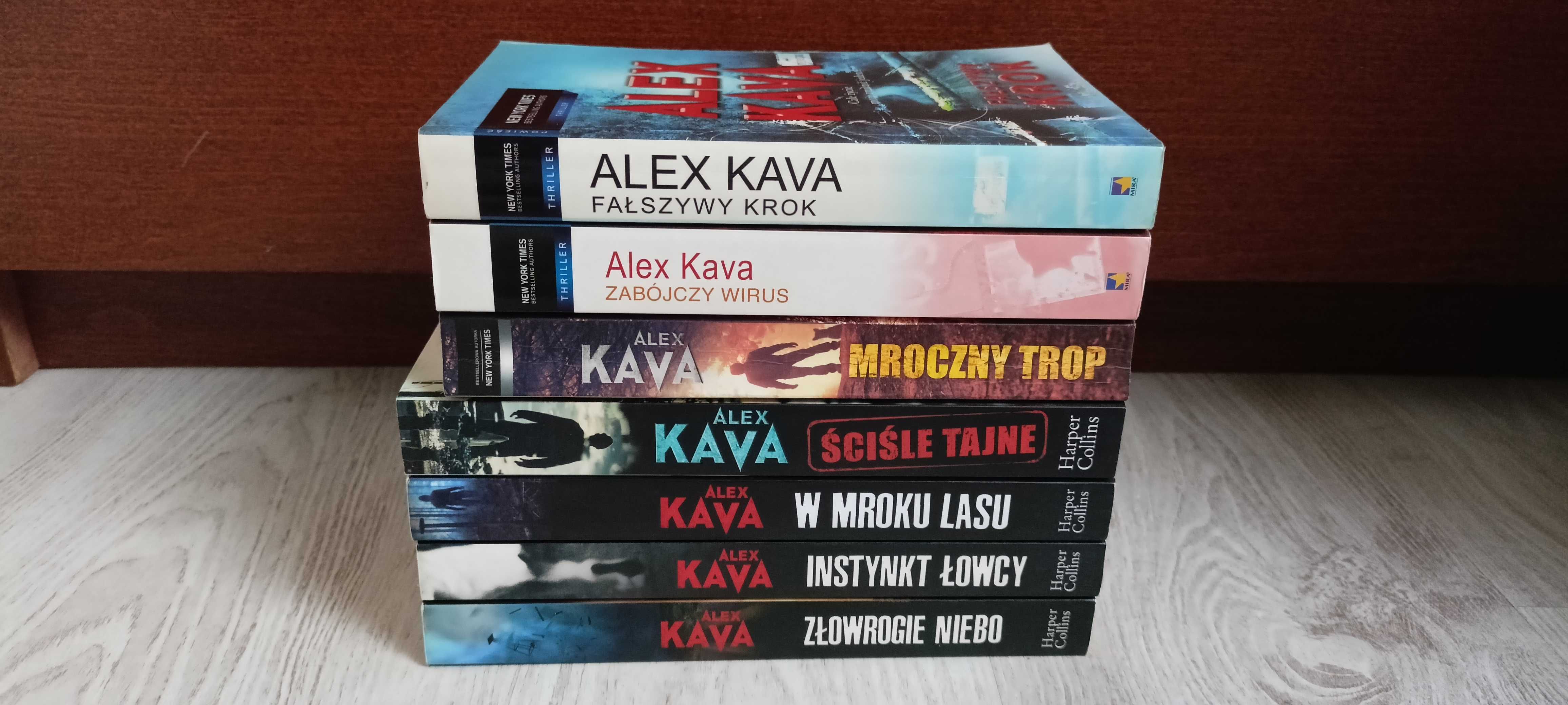 Alex Kava Ściśle tajne Mroczny trop W mroku lasu Instynkt łowcy Niebo