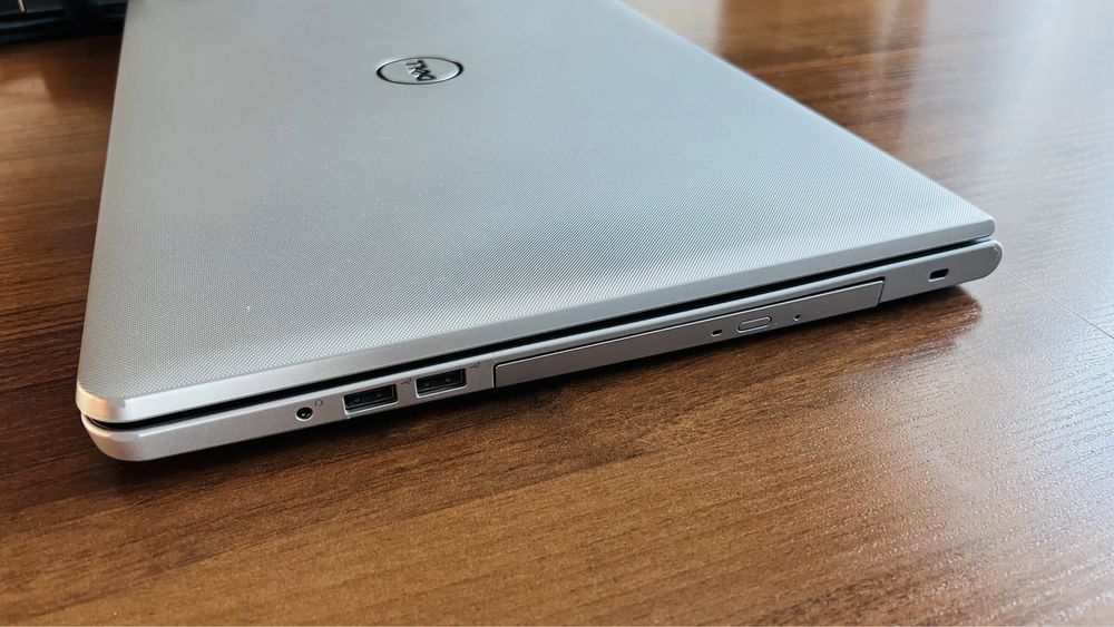 Dell Inspiron 17 5000 series