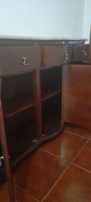 Sapateira com pedra de mármore