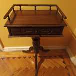 Mesa de apoio/ cabeceira em madeira trabalhada -  vintage