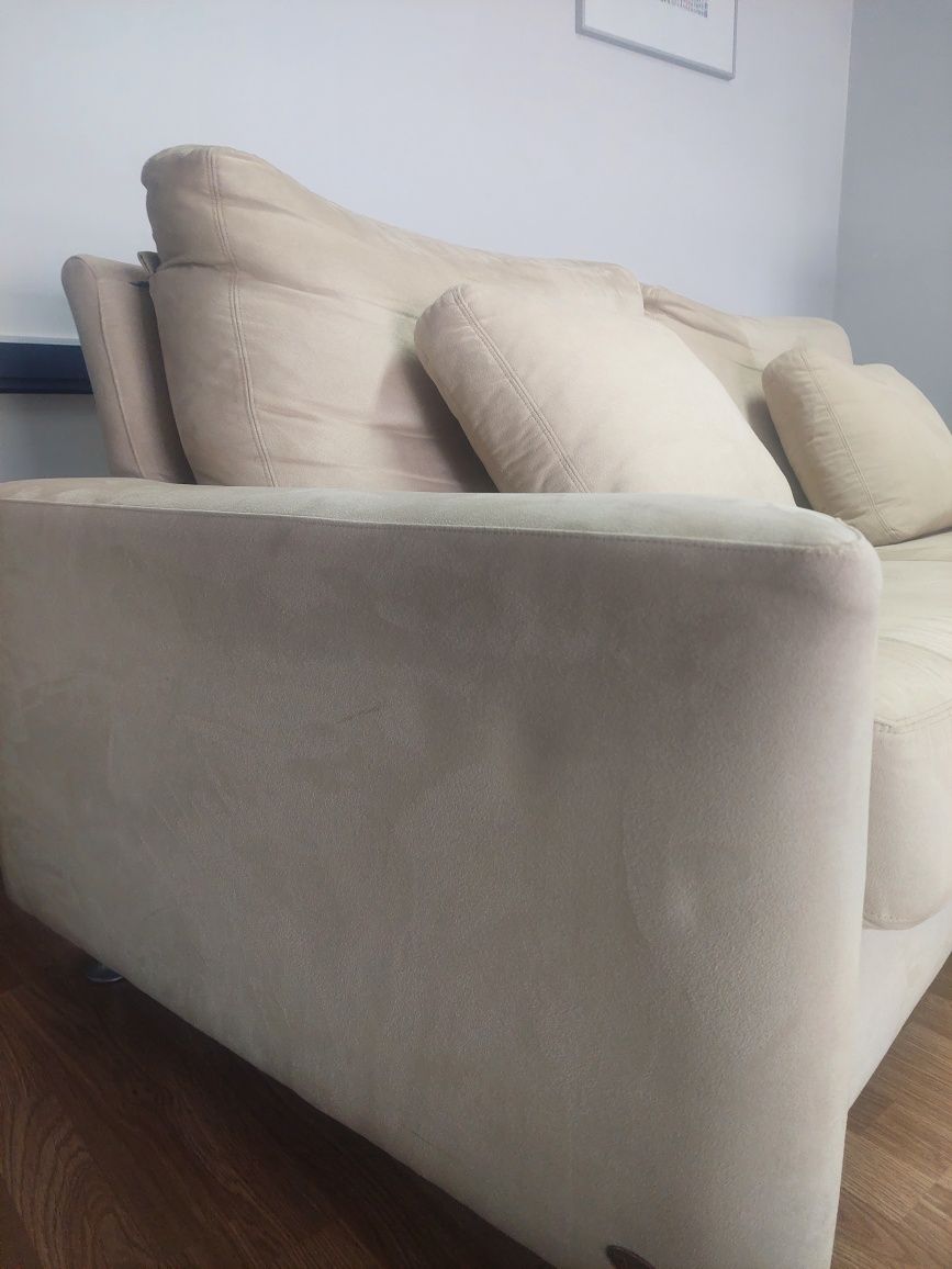 Sofá italiano design  marca FAMA LIVING em pele Nobuk 2 lugares .