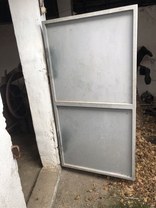 Portao em ferro em bom estado de conservacao