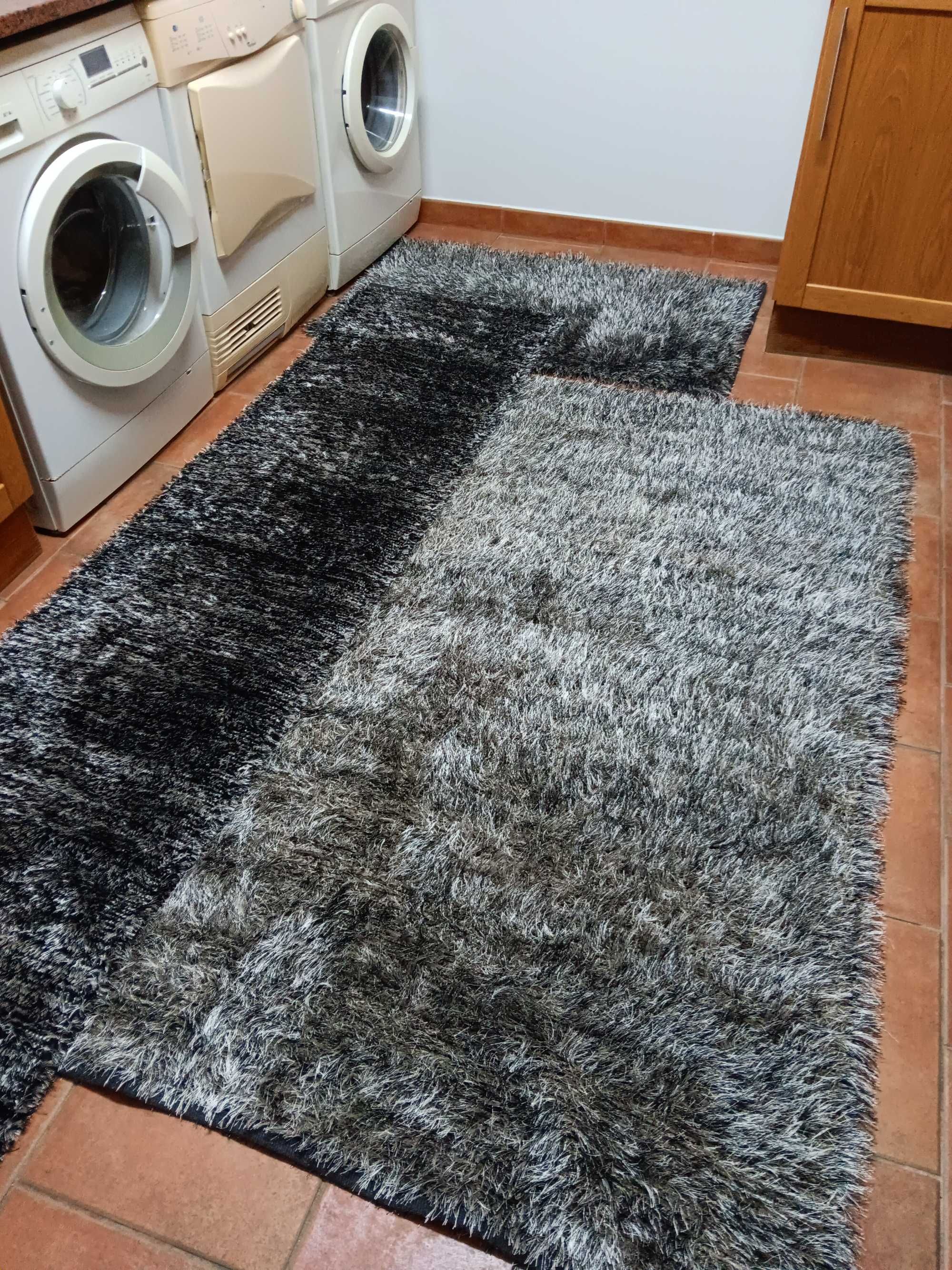 Carpetes cinzas em conjunto de 2