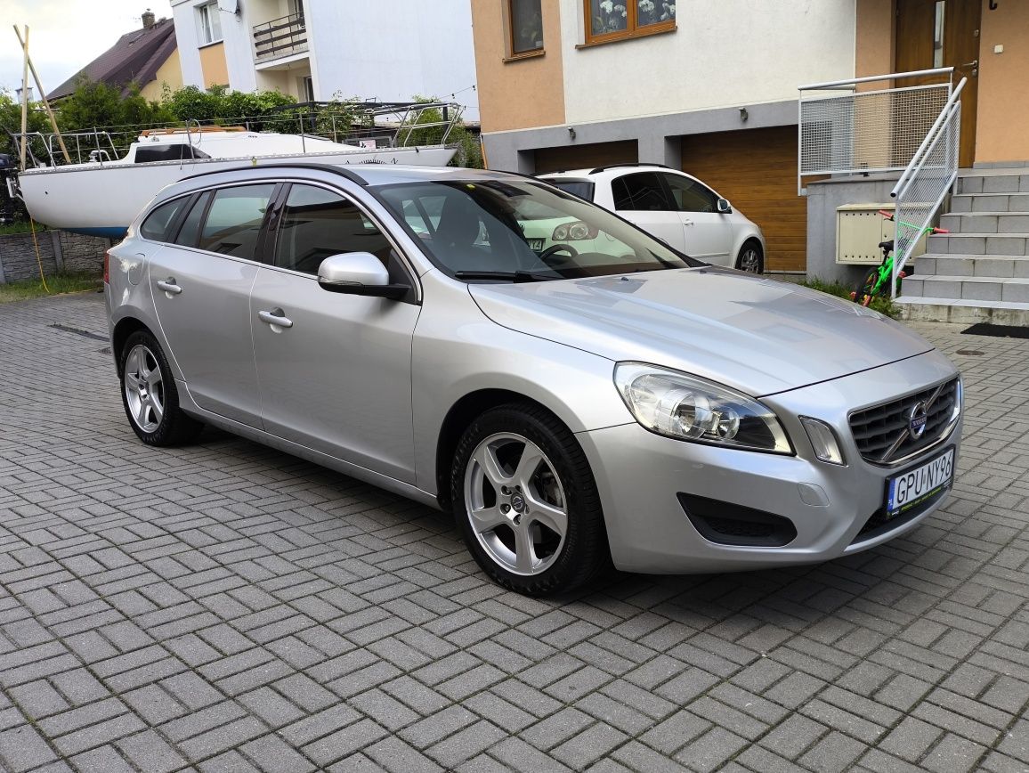 VOLVO V60 D3 2,0 diesel AUTOMAT SuperAuto