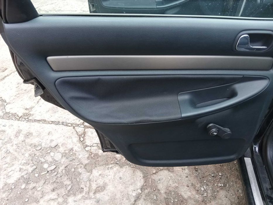 Audi A4 B5 sedan kubełki fotele pompowane lędzwia tapicerki kratki kpl