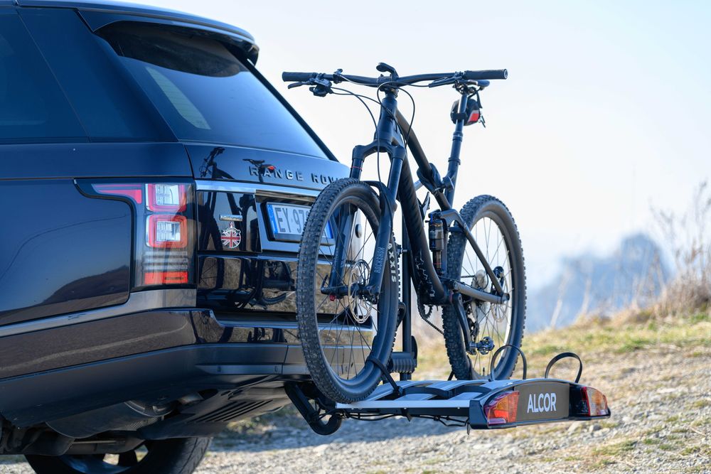 Quer? Suportes de bicicletas, motas ou boxes e engates!!