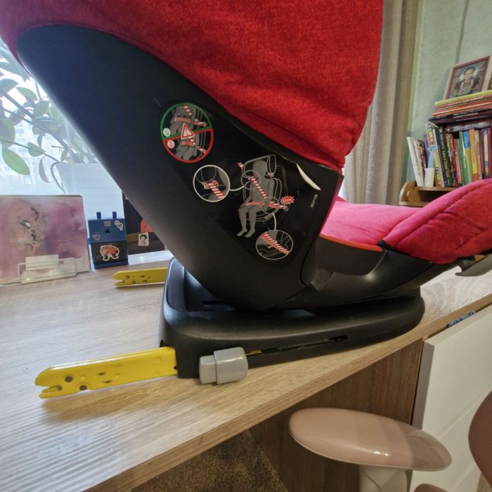 Дитяче автокрісло Maxi-Cosi 15–36 кг — у відмінному стані