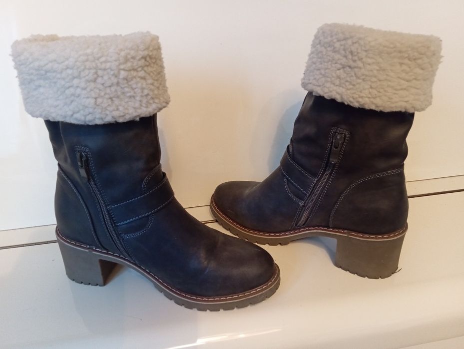 Zgrabne, szare  botki - dwa w jednym.