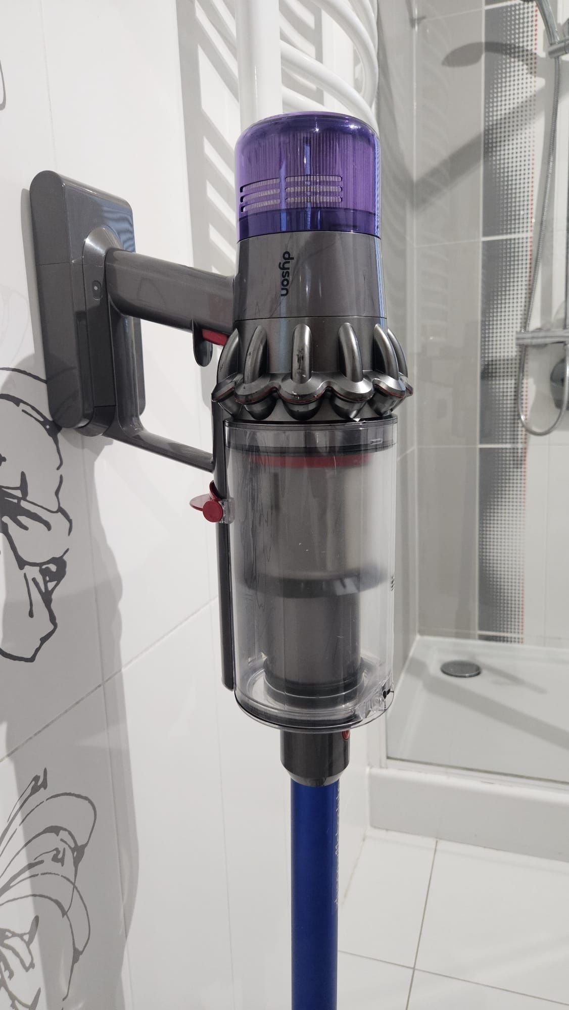 Odkurzacz pionowy Dyson V11 bardzo ładny