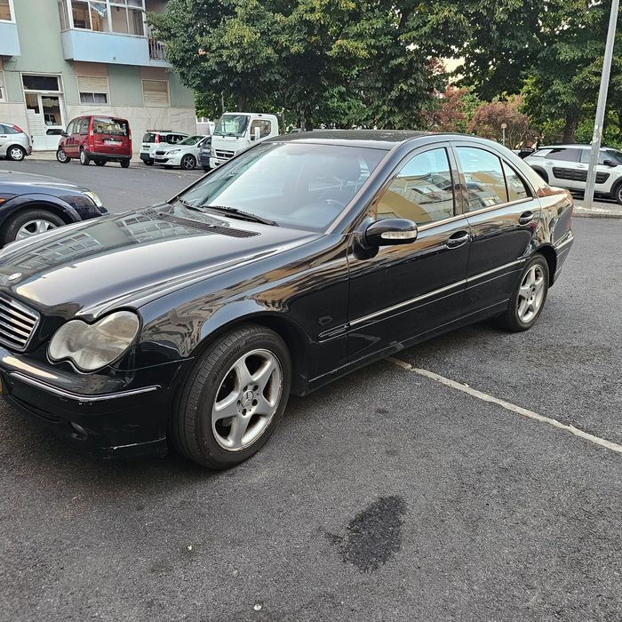 Mercedes-Benz 220