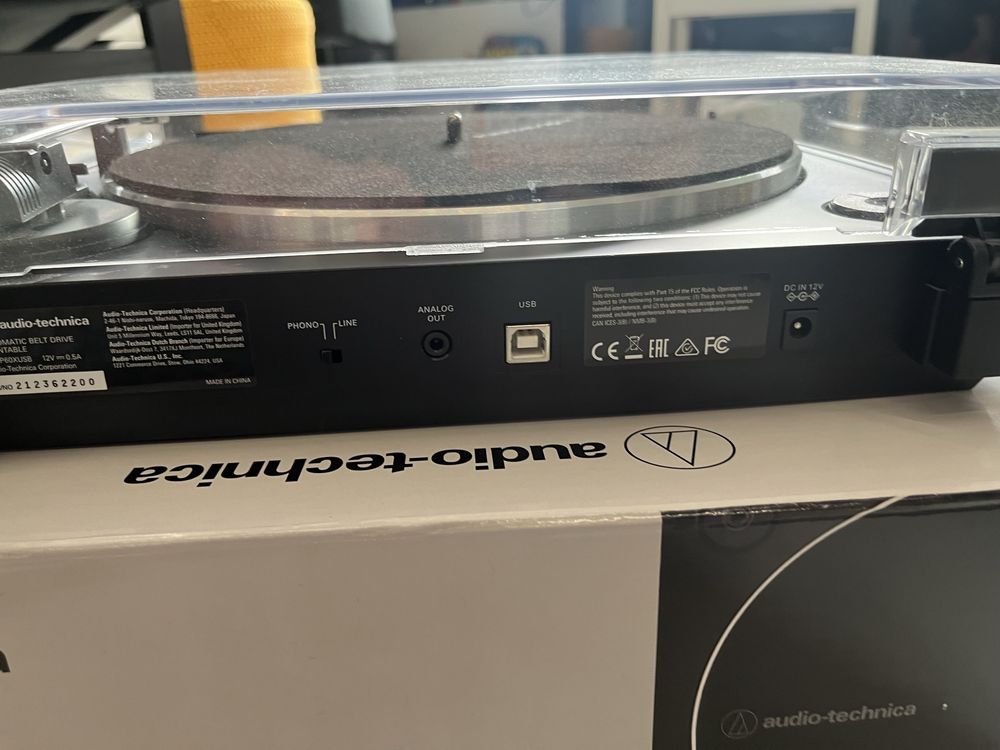 Srebrny Gramofon Audio Technica LP60XUSB