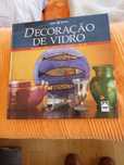 Livro de ensino sobre decoração em vidro